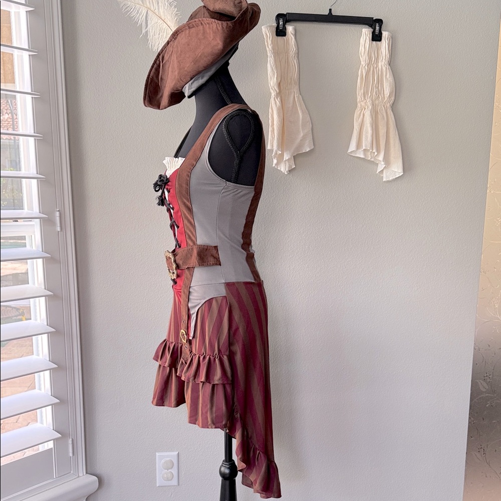 Women’s Pirate Costume - With hat - Picture 6 of 12